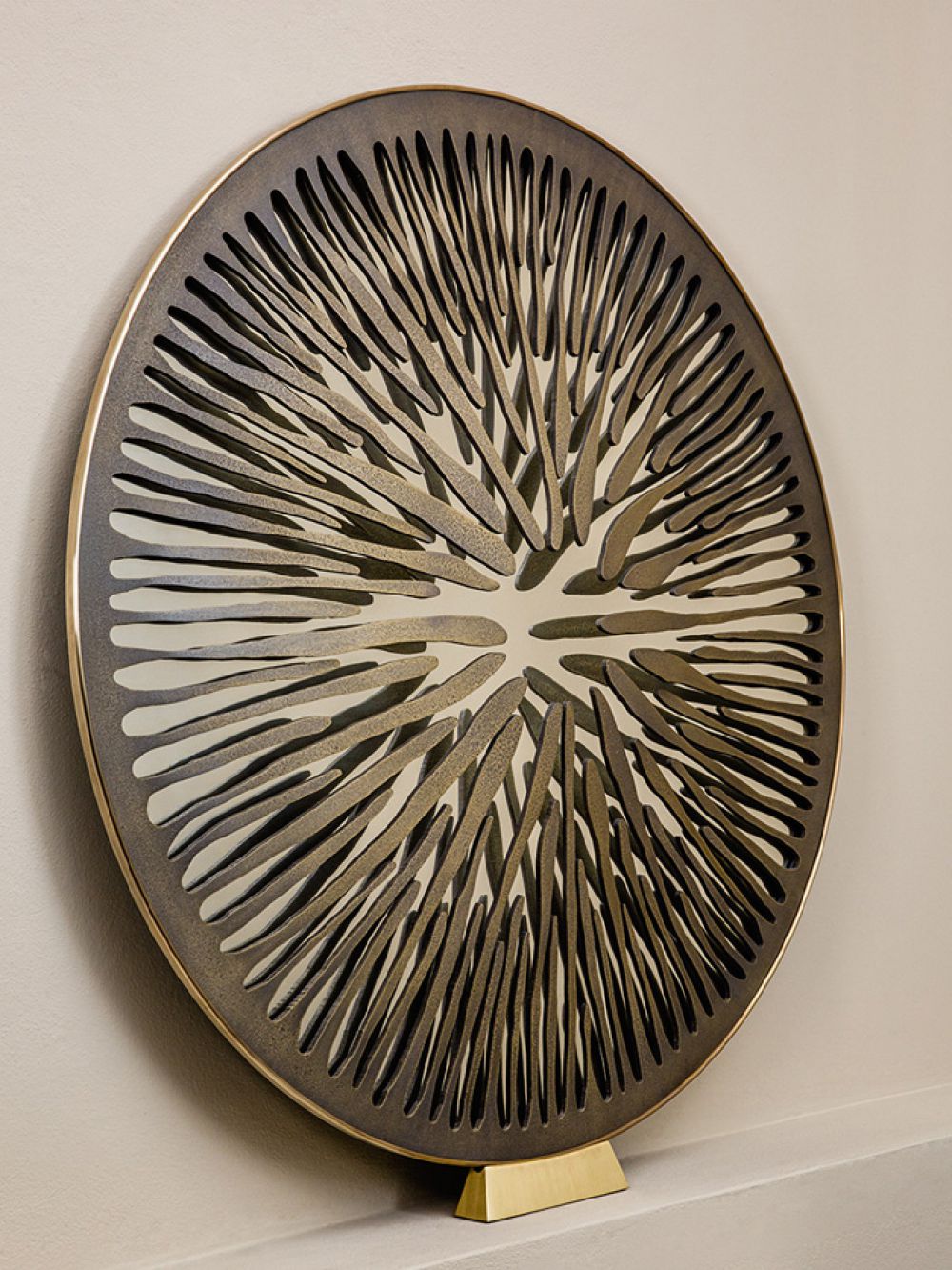 PUPIL V - Sculptural mirror : Satinated Aluminium - Liquid bronze - Brass - Bronze velvet finish