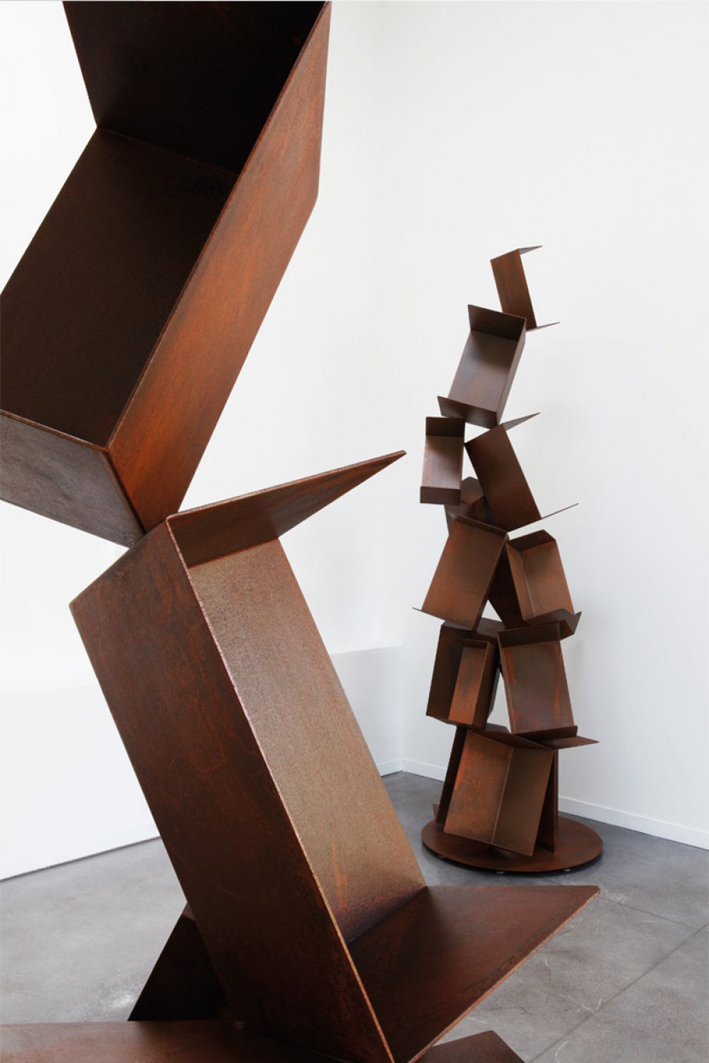 COLLAPSE Sculptural Bookcase : Iron - Rust finish