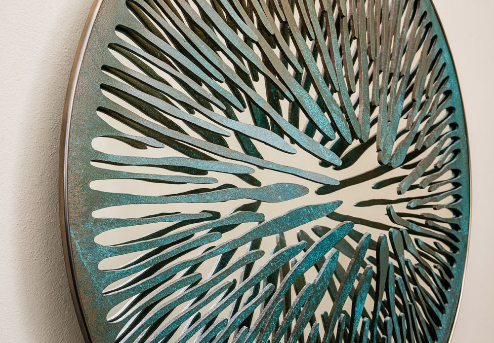 PUPIL VII Detail - Sculptural mirror : Aluminum  - Liquid Copper - Brass - Dark green finish